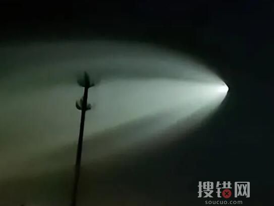 新疆多地拍到巨大發(fā)光不明飛行物 這是外星人訪問地球？