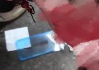 男子被高拋手機(jī)盒砸中滿頭血 始料未及真相簡直令人震驚