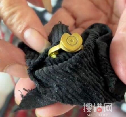 孫子把彈殼磨制的戒指送奶奶 原因竟是這樣簡直太感人了