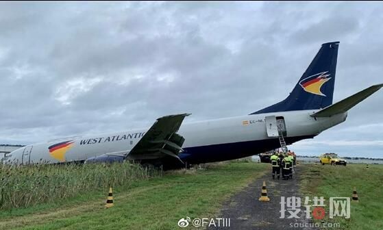 法國一波音737貨機沖進湖里 原因竟是這樣簡直太可怕了