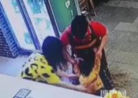 男孩火鍋店狂奔被湯淋一身 為什么被撞？