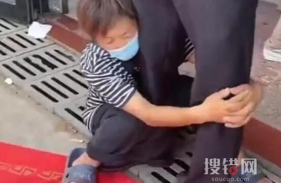 新郎遭陌生大媽抱大腿要紅包 原因竟是這樣簡(jiǎn)直讓人氣憤