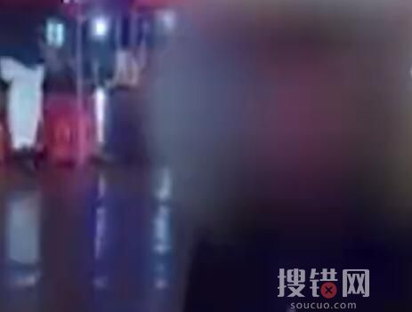 水箱故障妻子打水丈夫獨(dú)自開走車 內(nèi)幕曝光簡直太意外了