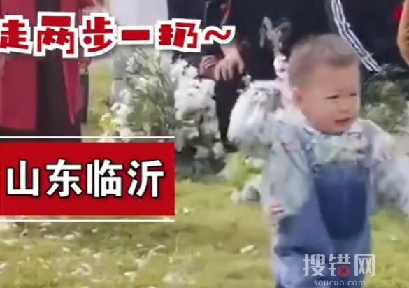 萌娃給父母當(dāng)花童耍脾氣扔戒指 究竟是怎么回事？