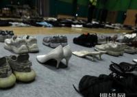 韓踩踏事故失物招領(lǐng)處鞋子擺滿一地 內(nèi)幕曝光簡直太悲劇
