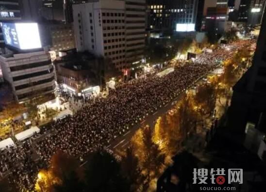 首爾近6萬人參加追悼燭光集會(huì) 背后真相實(shí)在讓人驚愕