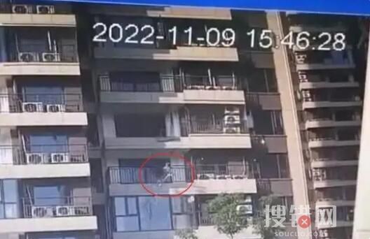 長沙一小區封窗工人從8樓墜亡 到底是怎么死的？