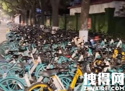 南京一地鐵口被大量共享單車堵死 具體是什么情況?