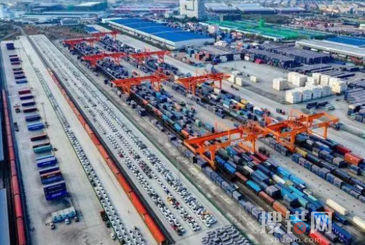 “是時候出海做生意了!不要怕” 年終沖刺穩經濟“搞錢”的氛圍回來了