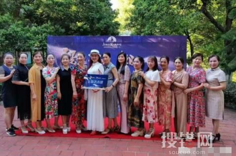 女子當(dāng)保安16年曾是模特冠軍 始料未及背后真相簡直太意外了