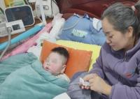 90后白發(fā)母親為2歲病兒買墓地 原因竟是這樣讓人太心酸了