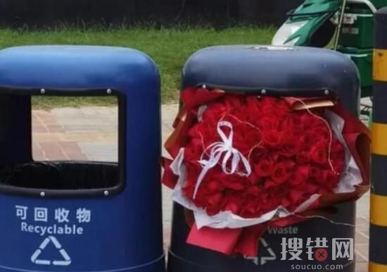 女生情人節(jié)垃圾桶撿到積木城堡 背后原因竟是這樣太意外了