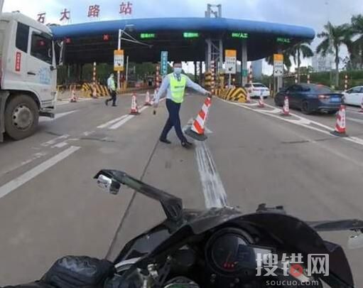 網紅蘇乞兒回應騎摩托上高速被攔 背后真相簡直太意外了