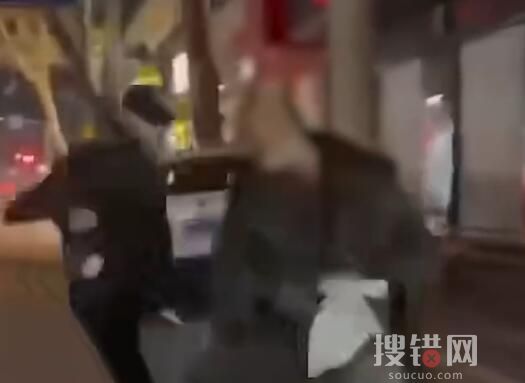 邢臺男子背后飛踹拾荒老人 警方回應 原因揭秘簡直太氣人了