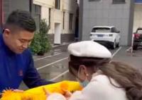 女孩落水被救給消防站送YYDS錦旗 事件具體經(jīng)過(guò)分享