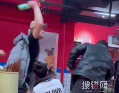警方回應西安一飯店多人用酒瓶互掄 背后原因實在是太離譜了