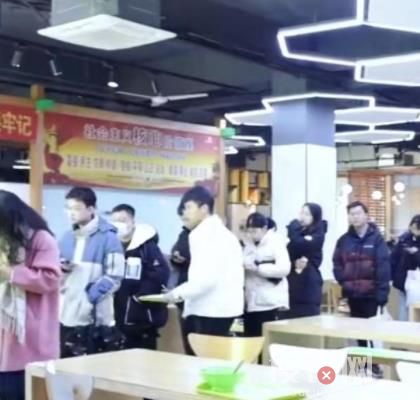 高校鼓勵學生早起7點前早餐半價 網友表示如今學生起床靠哄