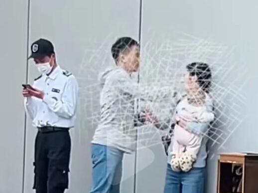 男子地鐵口揮拳重擊抱娃女子 原因揭秘居然這么離譜?