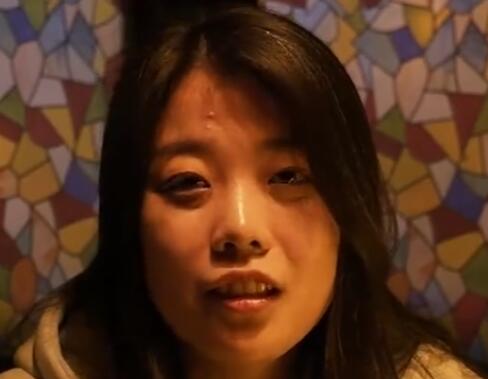 女孩在雙親遺物中發現自己的領養證 原因竟是這樣實在是太意外了