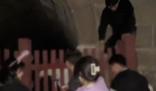 多名游客深夜翻門進入泰山 具體事件經過是什么?