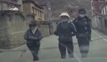 男子駕車4分鐘遇3次村民攔車要紅包 具體事件經(jīng)過是什么? 