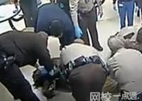 非裔男子遭美警跪壓后身亡 真相離譜實(shí)在是太荒唐了