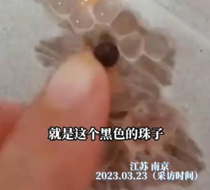 女生疑在奶茶中喝出10余顆玻璃珠 真相離譜實在是太荒唐了