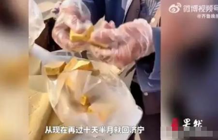 山東71歲爺爺一年2次外出賣糖 到底是什么情況?