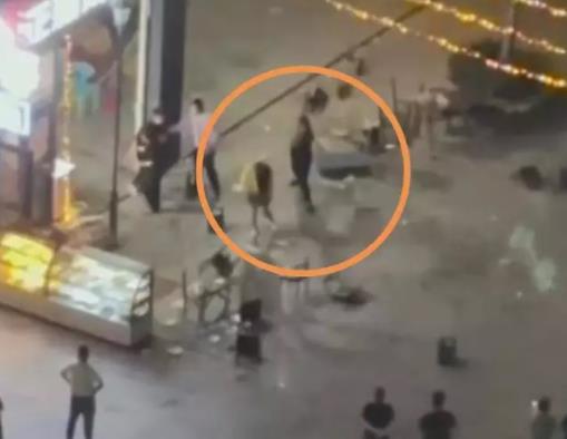 警方回應男子猛砸女子致倒地不起 真相曝光簡直太驚人了 