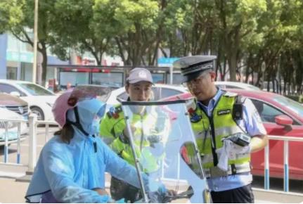 48歲交警被拖行700余米犧牲 到底是什么情況?