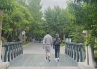 雷佳音夫婦公園散步被偶遇 兩人十分低調(diào)全程默默無交流