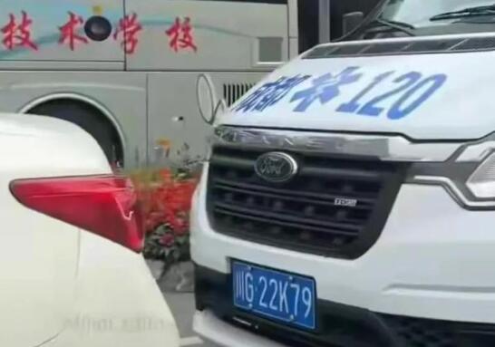 司機拒給120讓路 被罰150元記3分 真相曝光簡直太驚人了