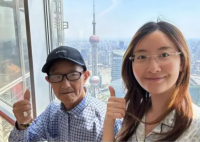 25歲女生帶患癌爺爺游中國 簡直太感人了