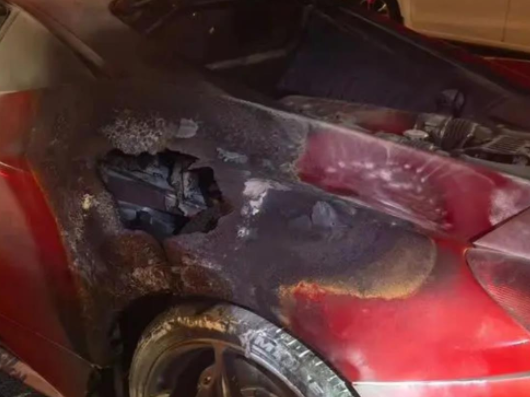 杭州街頭百萬級跑車起火 車身燒出洞 始料未及真相簡直太意外了