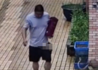 男子被墻角的蛇跳出攻擊 內(nèi)幕實(shí)在太可怕了
