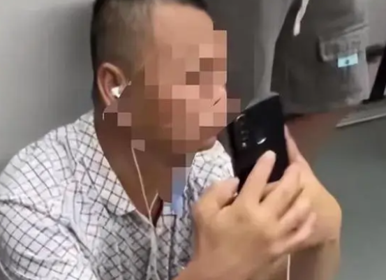 校方稱曝光大叔女子將被開除系不實消息