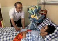 救人小哥想用捐款反哺家鄉(xiāng)教育 將企業(yè)所捐贈的金錢都捐給桑植當?shù)貙W校
