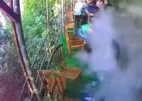 顧客就餐時(shí)卡式爐爆炸 飯店回應(yīng) 一位男性顧客的腿被熱菜燙傷