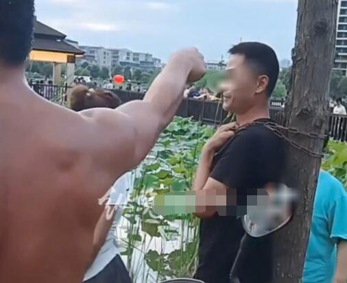 巡邏人員制止男子野泳被綁樹上 原因揭秘直接讓人傻眼了 