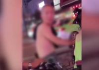 警方回應(yīng)男子當(dāng)街摸女生后背 真相揭露真的令人大吃一驚