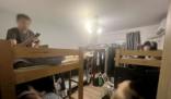 84平米的出租屋住了17人 背后真相簡直驚呆了眾人