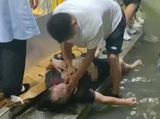 南昌暴雨一女子疑觸電身亡 官方介入 真相揭露真的令人大吃一驚