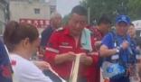 河南大哥涿州街頭4小時做13鍋燴面 背后原因實在是讓人暖心至極