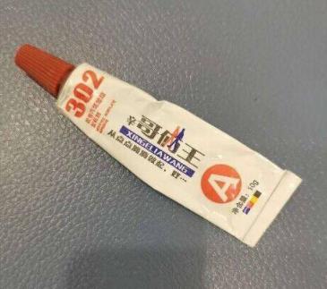 妻子誤拿302膠水當(dāng)眼藥水給丈夫 原因太出乎意料了