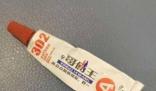 妻子誤拿302膠水當眼藥水給丈夫 原因太出乎意料了