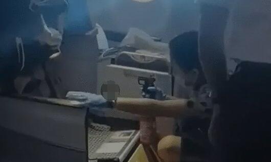 東航回應航班因充電寶冒煙備降 原因太出乎意料了