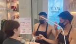 美甲店帥哥光膀子服務?老板回應 原因揭秘直接讓人傻眼了