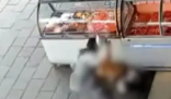 幼童被狗撕咬并拖走數(shù)米 多人解救 到底是什么情況？