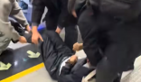 深圳一男子在地鐵暈倒 乘客接力相助 共同營造了溫暖和諧的乘車環境