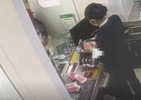 銀行回應老人存錢后賬戶數額少千元 背后真相實在讓人驚個呆